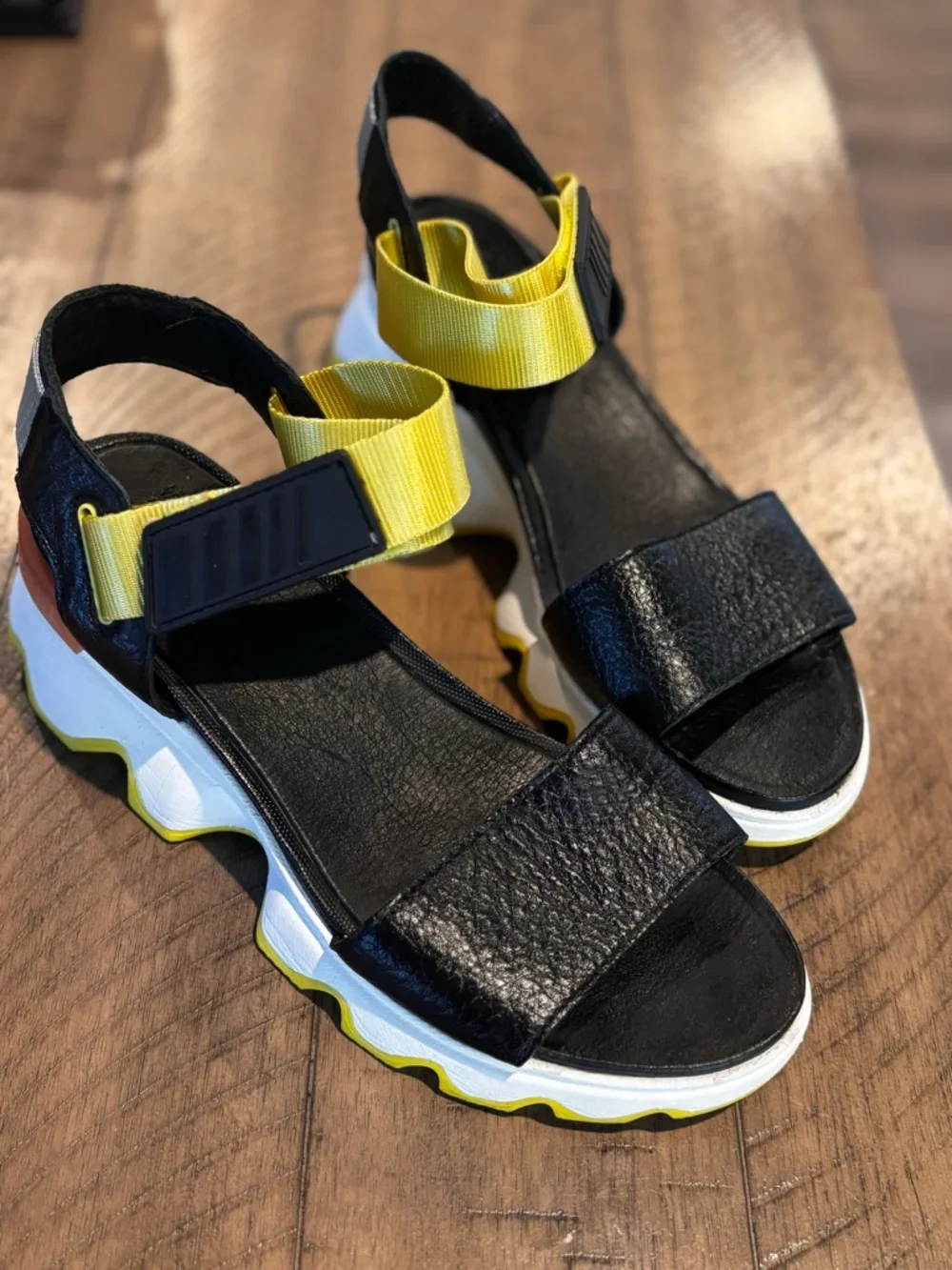Sorel Kinetic Sporty Sandals with Black Leather  & Yellow strap. - Picture 3 of 6